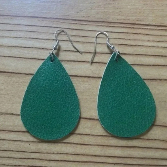 St. Patrick's Day Shamrock Earrings Green Teardrop Faux Leather Dangle Earrings - Picture 2 of 6